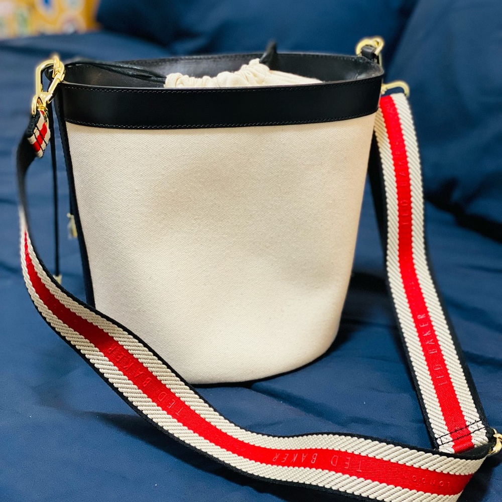 Ted Baker Jettia Canvas padlock detail bucket bag - Picture 4 of 12